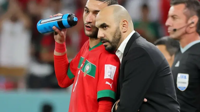وليد الركراكي يعلّق على غياب حكيم زياش ويكشف مستقبله مع أسود الأطلس
