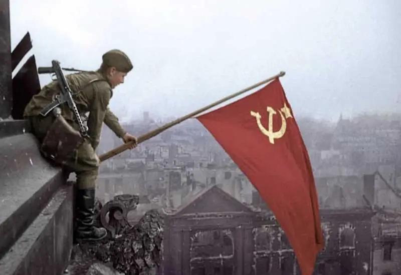 الثورة البلشفية وتطور الاتحاد السوفياتي
